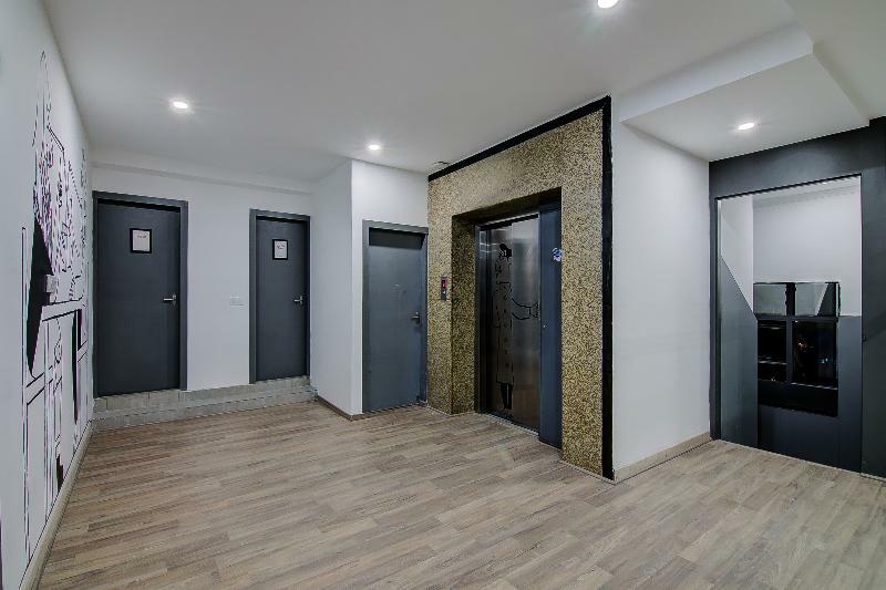 Готель Oyo Townhouse 42 Urvashi Theatre Ченнаї Екстер'єр фото