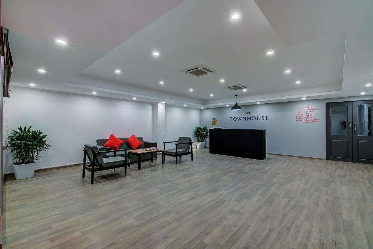 Готель Oyo Townhouse 42 Urvashi Theatre Ченнаї Екстер'єр фото